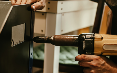 Qué es una remachadora, para qué sirve, y tipos de remachadoras