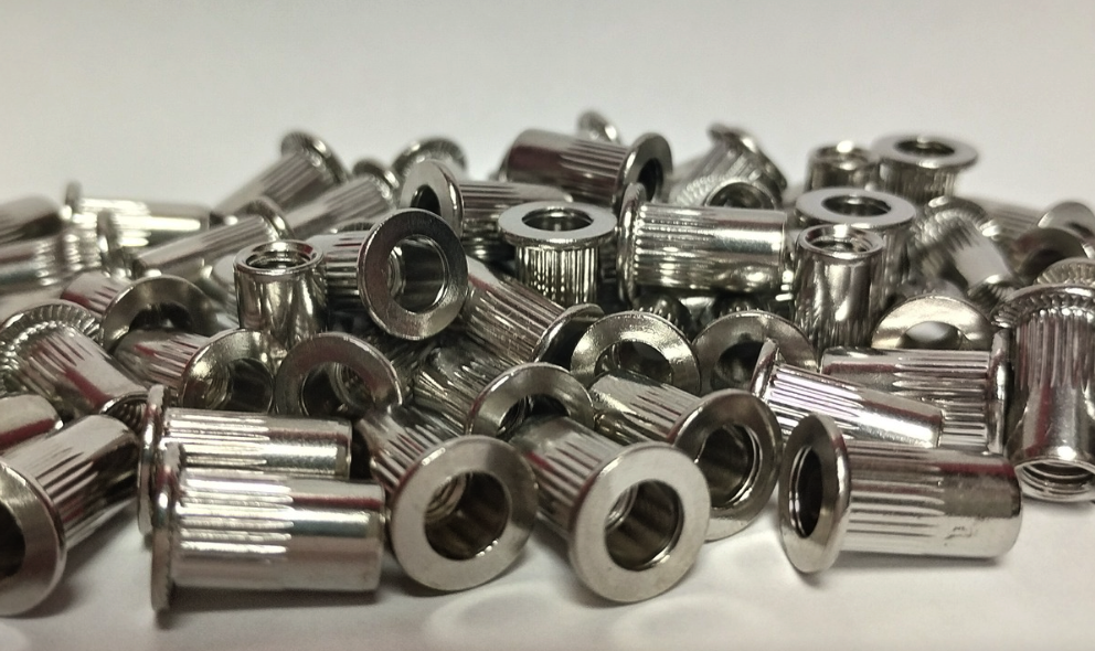 qué son las tuercas remachables